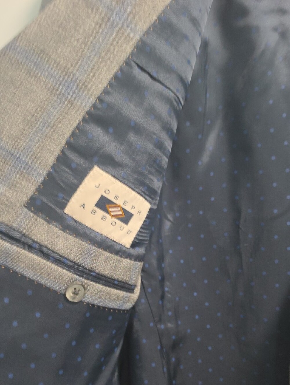 Joseph Abboud Single Breated Sport Coat. - Picture 2 of 3